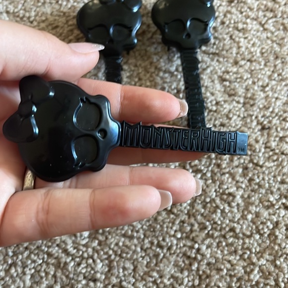 MONSTER HIGH! 3 AUTHENTIC Monster High Doll brushes!! - Picture 3 of 4